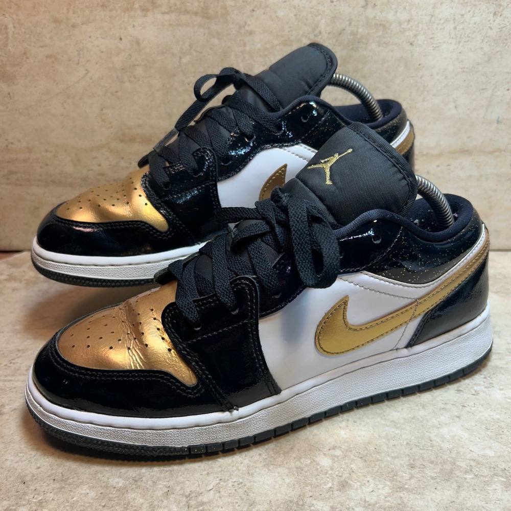 Air Jordan 1 Low GS Gold Stardust Black Patent‎ Leather DR6970-071 7Y Womens 8.5